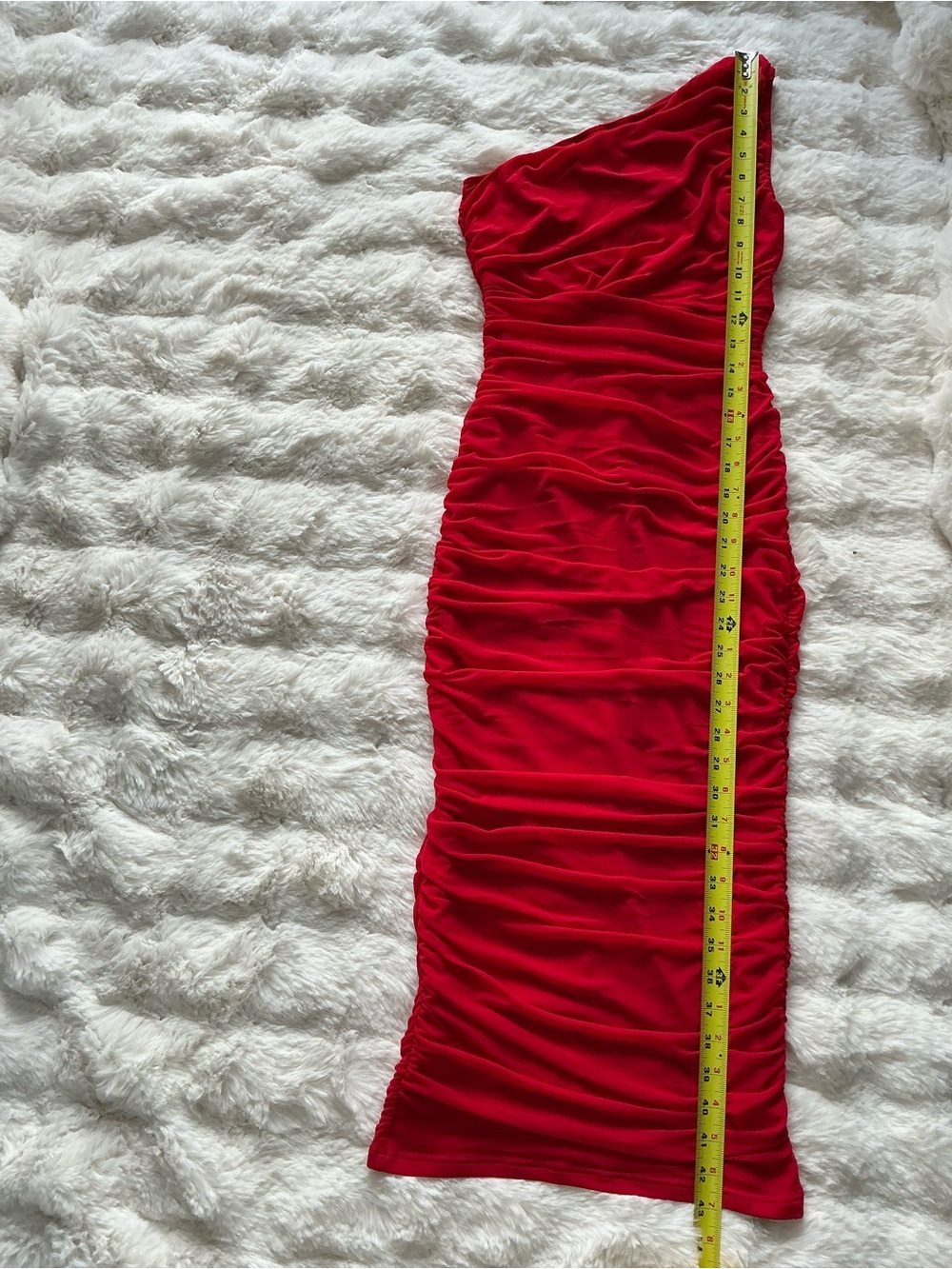 Red One-Shoulder Ruched Bodycon Dress - Picture 3 of 3